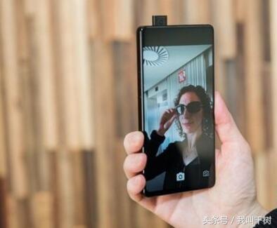 vivo最新手機(jī)彈出式攝像頭，被業(yè)界權(quán)威指出抄襲！